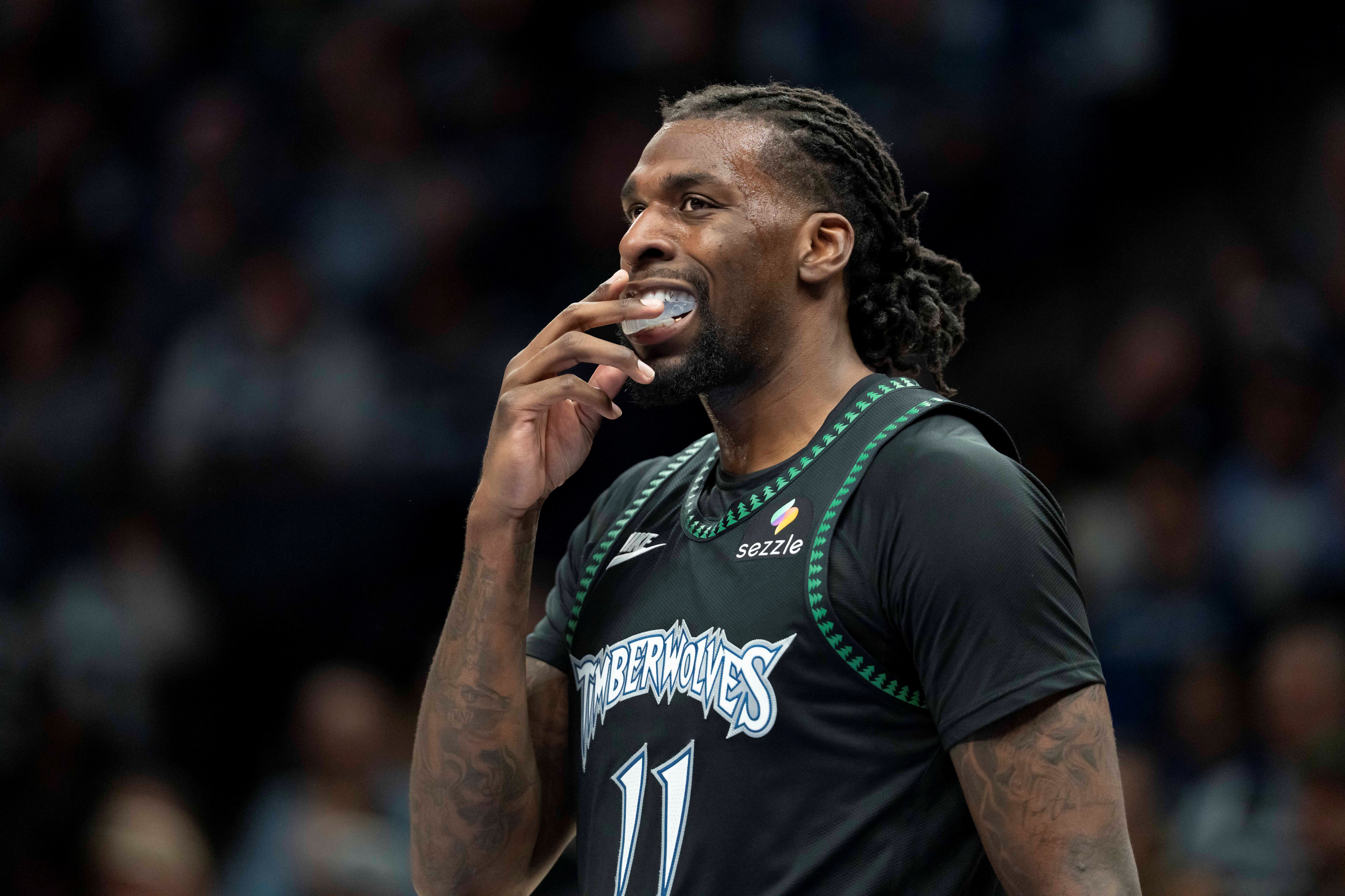 开云体育-双塔尽力了！戈贝尔拿到10分11板2帽 里德砍下20分6板5助2断3帽