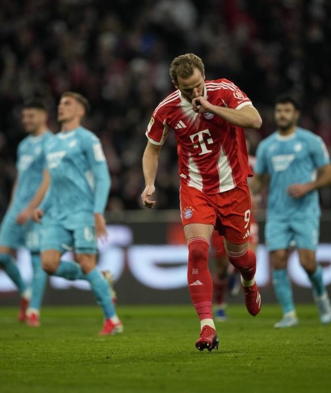 开云体育app-迪亚斯独造5球成就百球里程碑，凯恩梅开二度，拜仁5-1霍芬海姆